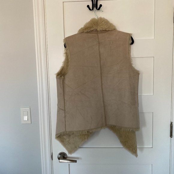 LOFT Faux Fur Vest - Picture 4 of 4
